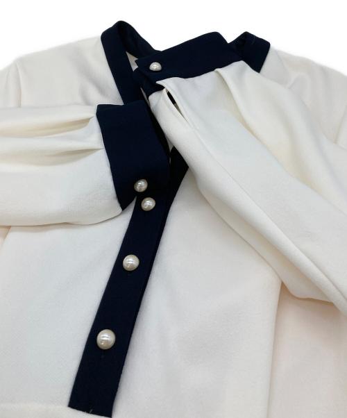 TONAL（トーナル）TONAL (トーナル) バイカラーパールボタンワンピース ベルト付ワンピース ホワイト サイズ:38 未使用品の古着・服飾アイテム