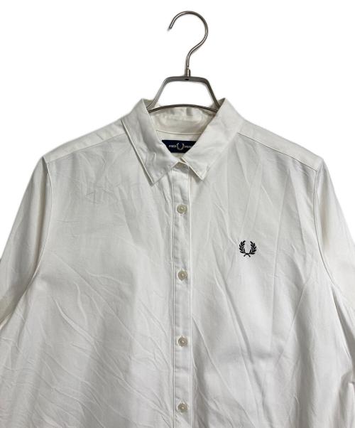 FRED PERRY（フレッドペリー）FRED PERRY (フレッドペリー) ボタンダウンシャツワンピース 長袖ワンピース　ロングシャツ ローレルリース ホワイト サイズ:EUR38の古着・服飾アイテム