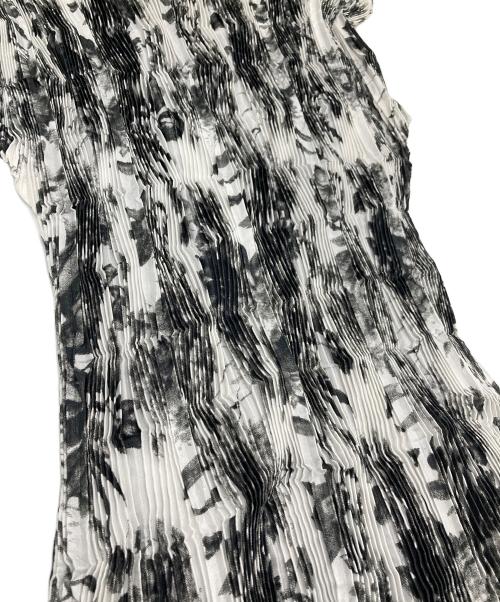 SPECCHIO（スペッチオ）SPECCHIO (スペッチオ) プリーツワンピース ホワイト×ブラック サイズ:40の古着・服飾アイテム