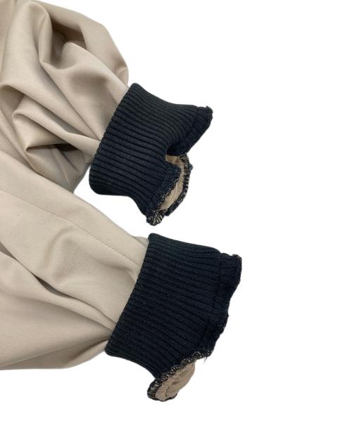 LANVIN en Bleu（ランバンオンブルー）LANVIN en Bleu (ランバンオンブルー) トリムカラーサテンブルゾン ホワイト×ベージュ サイズ:Sの古着・服飾アイテム