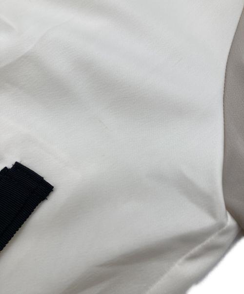 LANVIN en Bleu（ランバンオンブルー）LANVIN en Bleu (ランバンオンブルー) トリムカラーサテンブルゾン ホワイト×ベージュ サイズ:Sの古着・服飾アイテム