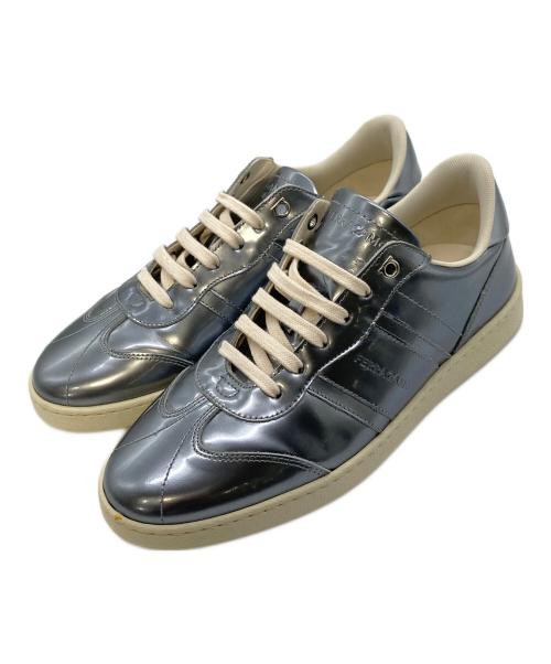 Salvatore Ferragamo（サルヴァトーレ フェラガモ）Salvatore Ferragamo (サルヴァトーレ フェラガモ) サイドロゴローカットスニーカー レースアップスニーカー メタリックシルバー サイズ:8 Mの古着・服飾アイテム