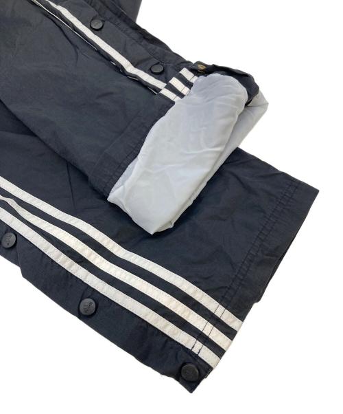 adidas（アディダス）adidas (アディダス) 【古着】ナイロンパンツ　ラインパンツ　 万国旗タグ ブラック サイズ:実寸参照の古着・服飾アイテム