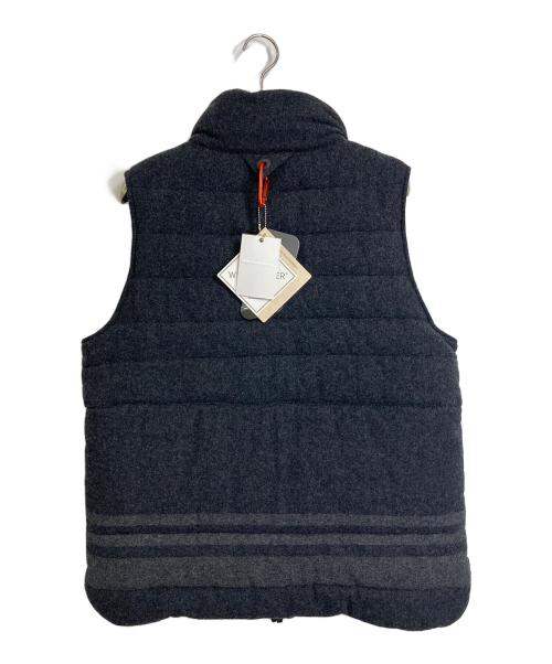 WHITE MOUNTAINEERING（ホワイトマウンテ二アニング）WHITE MOUNTAINEERING (ホワイトマウンテ二アニング) WINDSTOPPER PRIMALOFT LINED PADDED VEST パデットベスト グレー（CHARCOAL） サイズ:2の古着・服飾アイテム