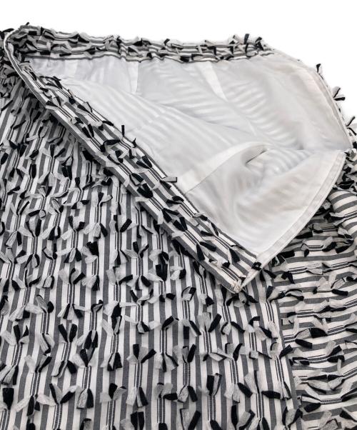 GRACE CONTINENTAL（（グレースコンチネンタル）GRACE CONTINENTAL (グレースコンチネンタル) ボーダーカットジャガードスカート　デザインスカート ホワイト×ブラック サイズ:Mの古着・服飾アイテム