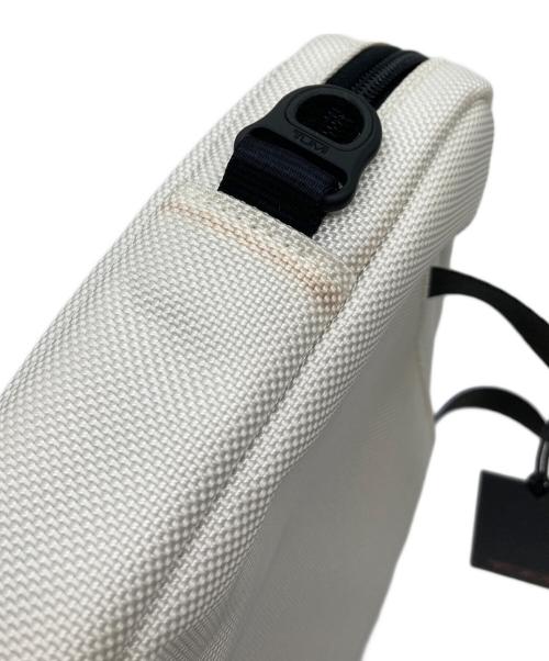TUMI（トゥミ）TUMI (トゥミ) コンピューターブリーフケース　ミニブリーフバッグ ホワイト サイズ:実寸参照の古着・服飾アイテム