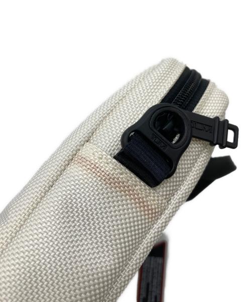 TUMI（トゥミ）TUMI (トゥミ) コンピューターブリーフケース　ミニブリーフバッグ ホワイト サイズ:実寸参照の古着・服飾アイテム