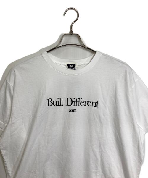 KITH（キス）KITH (キス) Built Different Vintage Tee ホワイト サイズ:XXLの古着・服飾アイテム