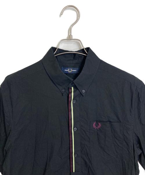 FRED PERRY（フレッドペリー）FRED PERRY (フレッドペリー) Taped Placket Shirt コットンシャツ ブラック サイズ:Mの古着・服飾アイテム