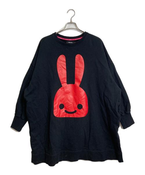 CUNE（キューン）CUNE (キューン) ウサギプリントスウェットワンピース　オーバーサイズ ブラック×レッドの古着・服飾アイテム