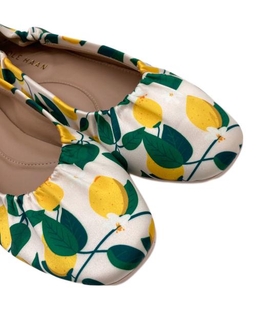 COLE HAAN（コールハーン）COLE HAAN (コールハーン) ヨークソフトバレエシューズ　フルーツ柄 マルチカラー サイズ:6 B(細め)の古着・服飾アイテム