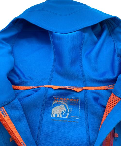 MAMMUT（マムート）MAMMUT (マムート) アイガーエクストリーム　ソフトシェルマウンテンパーカー　アウター　ライトアウター　スポーツ　アウトドア ブルー×レッド サイズ:Sの古着・服飾アイテム