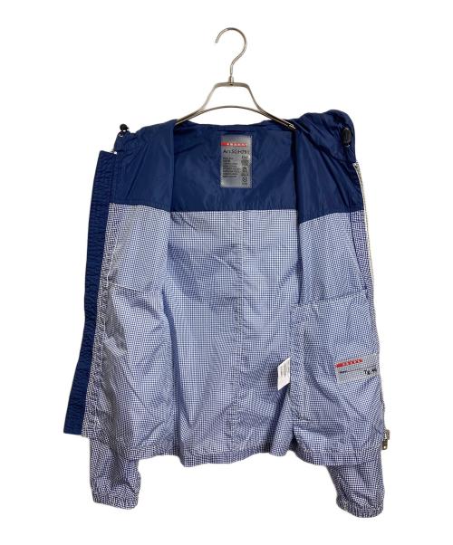 PRADA SPORTS（プラダスポーツ）PRADA SPORTS (プラダスポーツ) チェック切替ナイロンジャケット レッドバーロゴ サイドロゴ　アウター　ライトアウター　国内代理店表記あり ホワイト×ブルー サイズ:46の古着・服飾アイテム