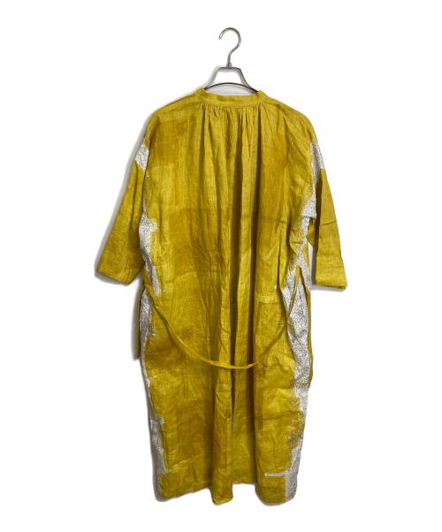 atelier to nani iro（アトリエ トゥ ナニイロ）atelier to nani iro (アトリエ トゥ ナニイロ) リネンワンピース バンドカラー ロングスリーブワンピース イエロー サイズ:Fの古着・服飾アイテム