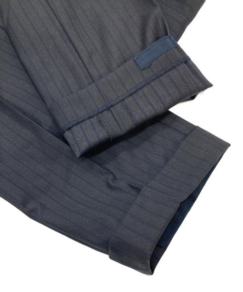 BOSS HUGO BOSS（ボス ヒューゴボス）BOSS HUGO BOSS (ボス ヒューゴボス) セットアップストライプスーツ　 super 110’S グレー×ネイビー サイズ:50の古着・服飾アイテム