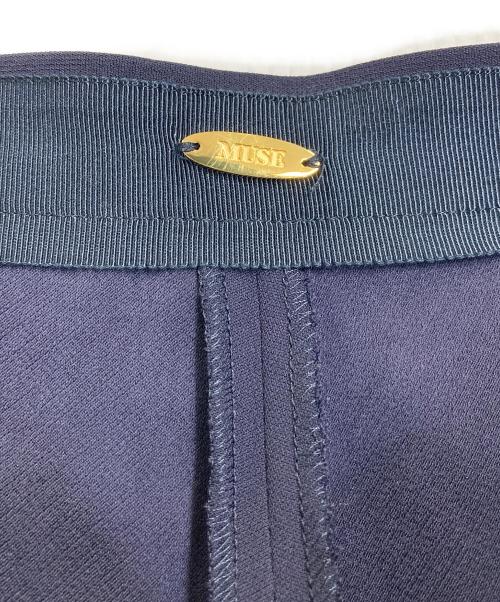 MUSE Deuxieme Classe（ミューズ ドゥーズィエム クラス）MUSE Deuxieme Classe (ミューズ ドゥーズィエム クラス) EDEN CROPPED タックパンツ　オフィスカジュアル　セレモニー　日本製 ネイビー サイズ:36の古着・服飾アイテム