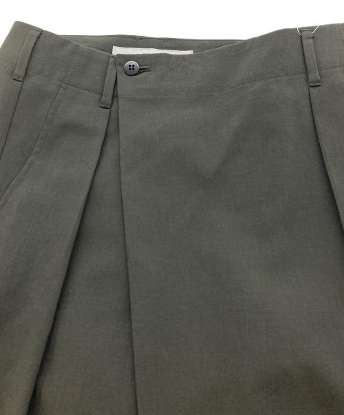 FRAMeWORK（フレームワーク）FRAMeWORK (フレームワーク) 撥水強撚ポリエステルラップワイドパンツ グレー サイズ:40 未使用品の古着・服飾アイテム