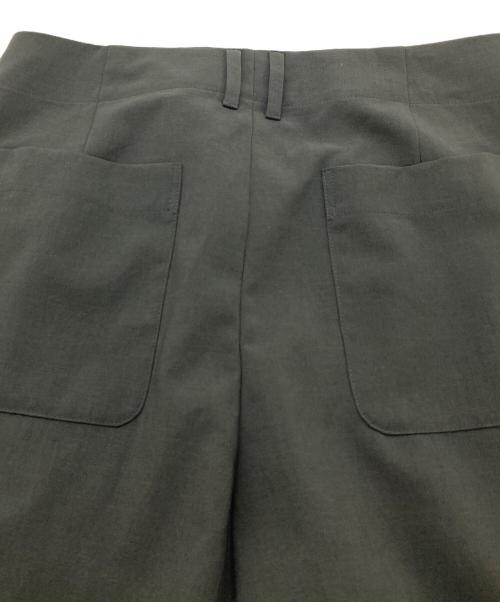 FRAMeWORK（フレームワーク）FRAMeWORK (フレームワーク) 撥水強撚ポリエステルラップワイドパンツ グレー サイズ:40 未使用品の古着・服飾アイテム