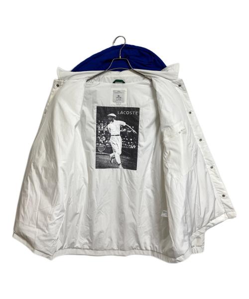 LACOSTE LIVE（ラコステライブ）LACOSTE LIVE (ラコステライブ) バックプリントコーチジャケット　アウター ホワイト×ブルー サイズ:XLの古着・服飾アイテム