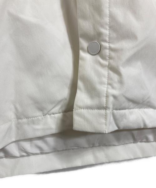 LACOSTE LIVE（ラコステライブ）LACOSTE LIVE (ラコステライブ) バックプリントコーチジャケット　アウター ホワイト×ブルー サイズ:XLの古着・服飾アイテム