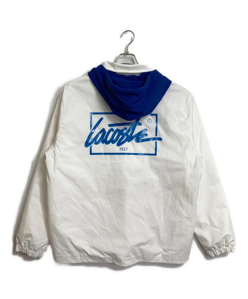 LACOSTE LIVE（ラコステライブ）LACOSTE LIVE (ラコステライブ) バックプリントコーチジャケット　アウター ホワイト×ブルー サイズ:XLの古着・服飾アイテム