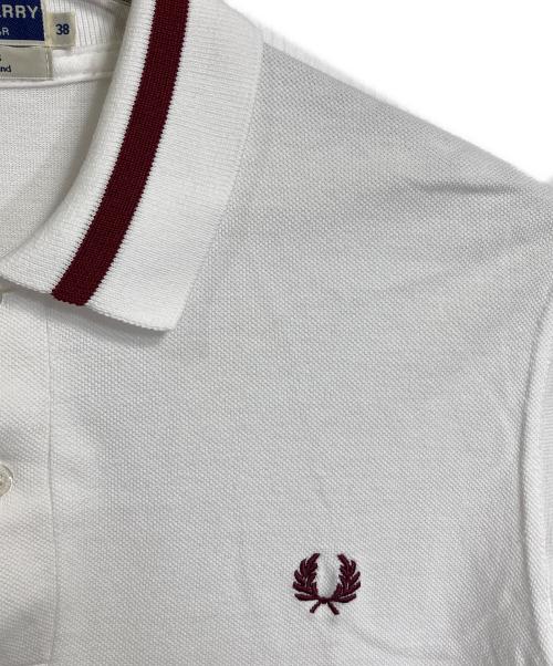 FRED PERRY（フレッドペリー）FRED PERRY (フレッドペリー) ポロシャツ The Fred Perry Shirt - M2　REISSUES ホワイト×バーガンディー サイズ:38の古着・服飾アイテム