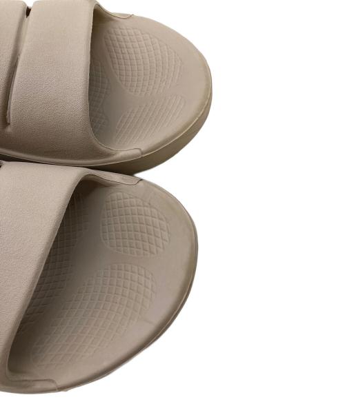 OOFOS（ウーフォス）OOFOS (ウーフォス) リカバリーサンダル/OOmega OOahh 軽量サンダル グレー サイズ:EU40の古着・服飾アイテム