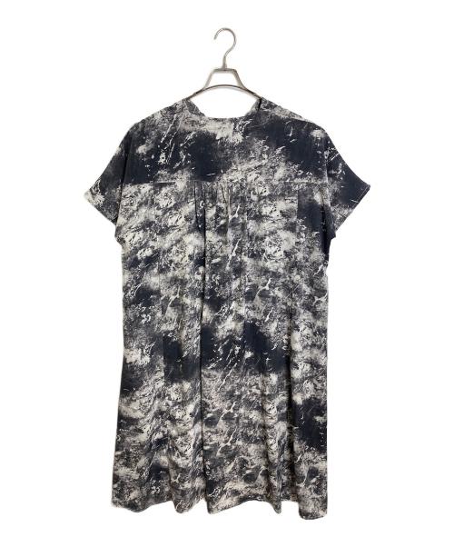 OSMOSIS loaf（オズモーシスロフ）OSMOSIS loaf (オズモーシスロフ) バックギャザーワンピース　総柄　ドローコード グレー サイズ:ONEの古着・服飾アイテム