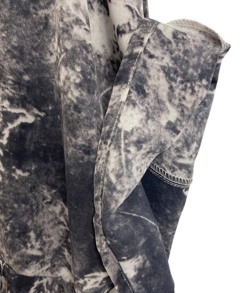 OSMOSIS loaf（オズモーシスロフ）OSMOSIS loaf (オズモーシスロフ) バックギャザーワンピース　総柄　ドローコード グレー サイズ:ONEの古着・服飾アイテム