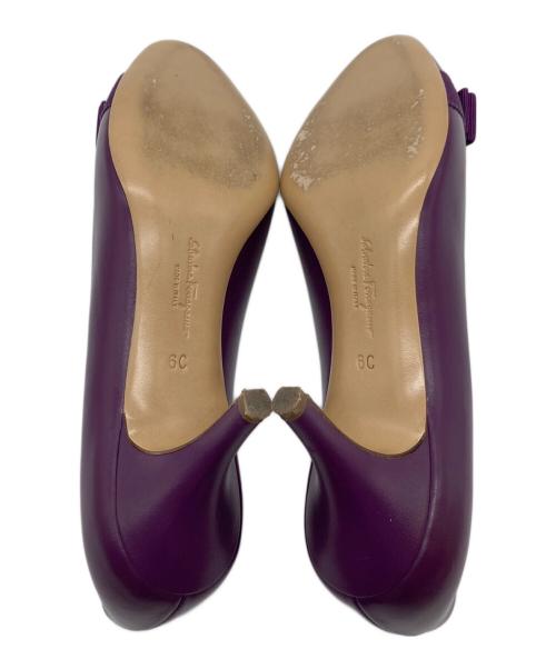 Salvatore Ferragamo（サルヴァトーレ フェラガモ）Salvatore Ferragamo (サルヴァトーレ フェラガモ) ヴァラリボンパンプス パープル サイズ:6Cの古着・服飾アイテム