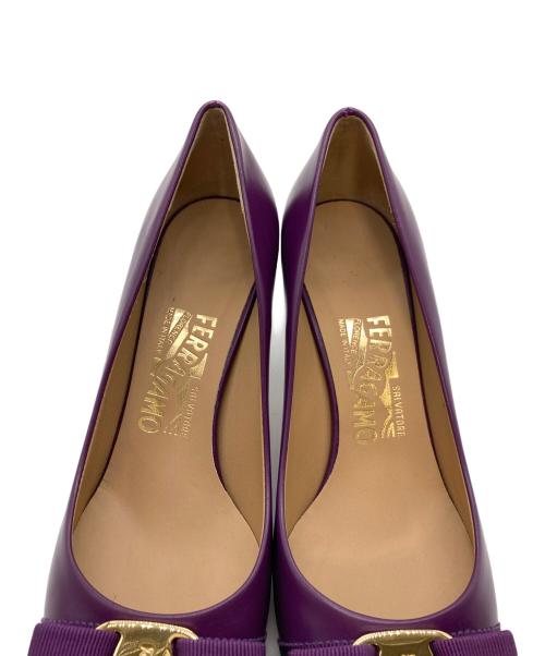 Salvatore Ferragamo（サルヴァトーレ フェラガモ）Salvatore Ferragamo (サルヴァトーレ フェラガモ) ヴァラリボンパンプス パープル サイズ:6Cの古着・服飾アイテム