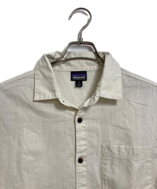 Patagonia（パタゴニア）Patagonia (パタゴニア) L/S ORGANIC COTTON SLUB POPLIN SHIRT  オーガニックコットンスラブぽぷりんスラブポプリンシャツ　長袖シャツ　アウトドア ホワイト サイズ:Sの古着・服飾アイテム