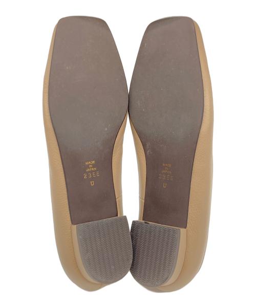 DIANA（ダイアナ）DIANA (ダイアナ) 金具モチーフつきフラットシューズ　フラットパンプス　ローヒール　セレモニー ベージュ サイズ:23EEの古着・服飾アイテム