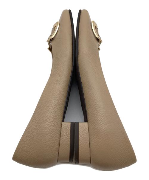 DIANA（ダイアナ）DIANA (ダイアナ) 金具モチーフつきフラットシューズ　フラットパンプス　ローヒール　セレモニー ベージュ サイズ:23EEの古着・服飾アイテム