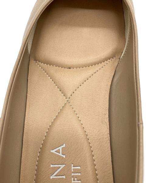 DIANA（ダイアナ）DIANA (ダイアナ) 金具モチーフつきフラットシューズ　フラットパンプス　ローヒール　セレモニー ベージュ サイズ:23EEの古着・服飾アイテム