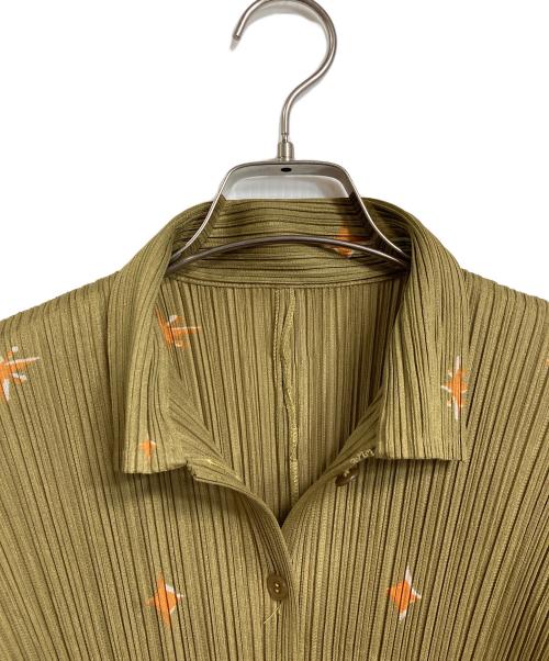 PLEATS PLEASE（プリーツプリーズ）PLEATS PLEASE (プリーツプリーズ) メリーゴーランドプリーツシャツカーディガン　デザインシャツ　プリーツシャツ　アニマル柄　動物柄　日本製 オリーブ サイズ:3の古着・服飾アイテム