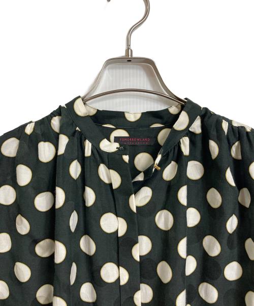 TOMORROW LAND（トゥモローランド）TOMORROW LAND (トゥモローランド) ドゥーブルドットプリント バンドカラーブラウス　セレモニー　日本製　 ブラック サイズ:36の古着・服飾アイテム