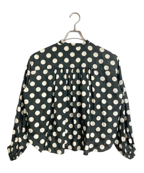 TOMORROW LAND（トゥモローランド）TOMORROW LAND (トゥモローランド) ドゥーブルドットプリント バンドカラーブラウス　セレモニー　日本製　 ブラック サイズ:36の古着・服飾アイテム