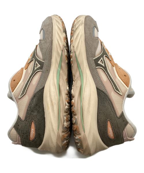 MIZUNO（ミズノ）MIZUNO (ミズノ) WAVE RIDER B ベージュ サイズ:UK9の古着・服飾アイテム