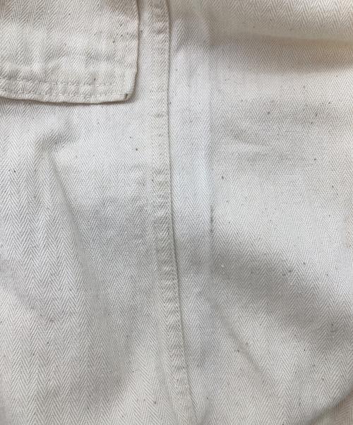 KONECO（コネーソ）KONECO (コネーソ) ヘリンボーンオーバーオール　アイボリー　生成り　ブラスジップ アイボリー サイズ:実寸参照の古着・服飾アイテム