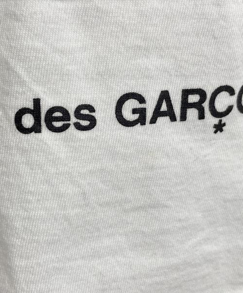 COMME des GARCONS（コムデギャルソン）COMME des GARCONS (コムデギャルソン) プリントTシャツ　ロゴTシャツ　半袖　S/S TEE 日本製 ホワイト サイズ:Mの古着・服飾アイテム