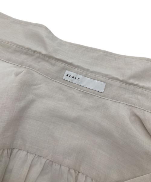 Noble（ノーブル）Noble (ノーブル) ラミーレギュラーフィットシャツ　長袖シャツ　オフィスカジュアル　セレモニー グレーB アイボリー サイズ:実寸参照の古着・服飾アイテム