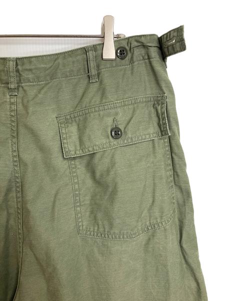 Needles（ニードルズ）Needles (ニードルズ) ファティーグ ヒザデルパンツ　ベイカーパンツ　ミリタリーパンツ　バックサテン オリーブ サイズ:Lの古着・服飾アイテム