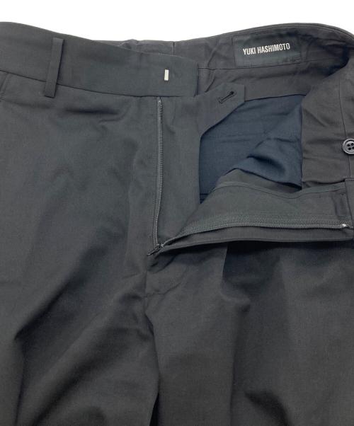YUKI HASHIMOTO（ユウキハシモト）YUKI HASHIMOTO (ユウキハシモト) スラックス TWISTED TROUSERS ツイストトラウザーズ   デザインパンツ　日本製 ブラック サイズ:44の古着・服飾アイテム
