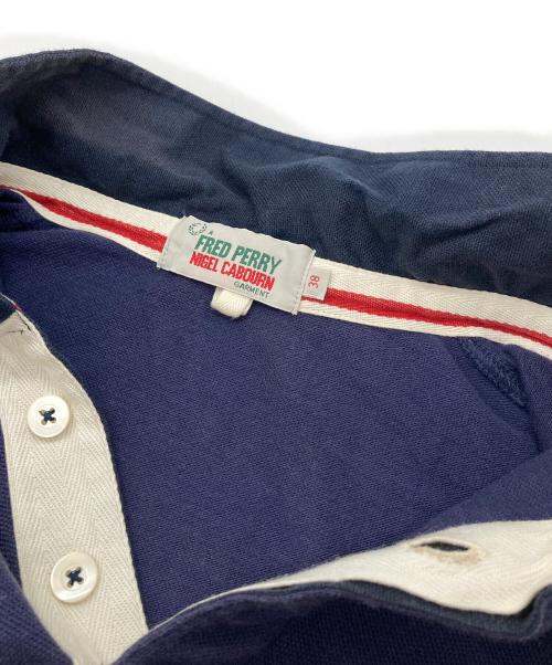 FRED PERRY（フレッドペリー）FRED PERRY (フレッドペリー) NIGEL CABOURN (ナイジェルケーボン) バックロゴバイカラーポロシャツ　長袖シャツ ネイビー サイズ:38の古着・服飾アイテム