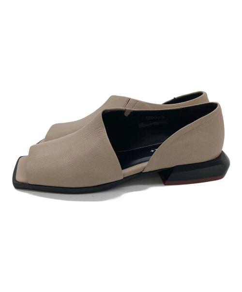 yuko imanishi+（ユウコイマニシプラス）yuko imanishi+ (ユウコイマニシプラス) レザー オープントゥ セパレート パンプス　ローヒール　サンダル ベージュ サイズ:36の古着・服飾アイテム