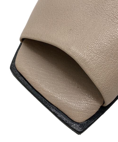 yuko imanishi+（ユウコイマニシプラス）yuko imanishi+ (ユウコイマニシプラス) レザー オープントゥ セパレート パンプス　ローヒール　サンダル ベージュ サイズ:36の古着・服飾アイテム