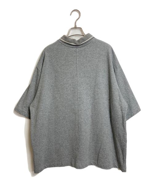 MAISON SPECIAL（メゾンスペシャル）MAISON SPECIAL (メゾンスペシャル) Flocky Print Polo Color Theater T-shirt グレー サイズ:FREEの古着・服飾アイテム