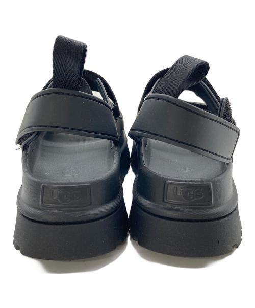 UGG（アグ）UGG (アグ) Golden Glow  ゴールデングロウ　ストラップサンダル　厚底サンダル　スポーツ　アウトドア ブラック サイズ:US7の古着・服飾アイテム
