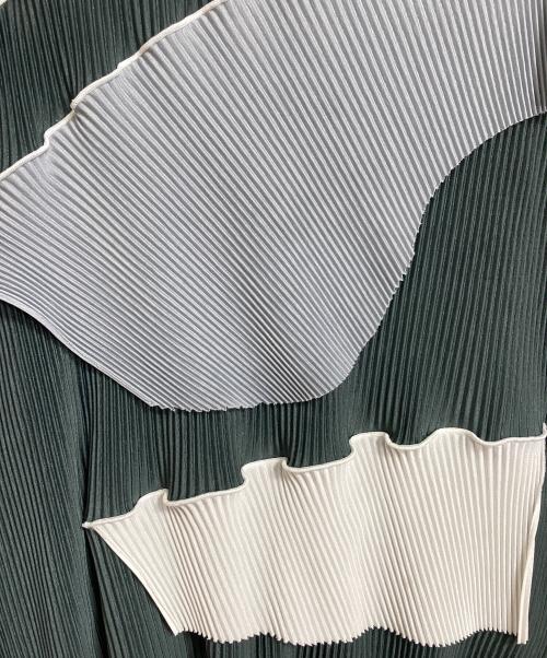 todo kotohayokozawa（トゥードゥー コトハヨコザワ）TODO kotohayokozawa (トゥードゥー コトハヨコザワ) 半袖プリーツカットソー　デザインカットソー　半袖ブラウス　日本製 グレー サイズ:実寸参照の古着・服飾アイテム